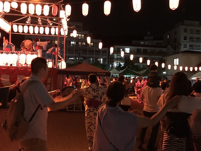 宗教指導者の「盆踊り大会」の改称提案に批判の声